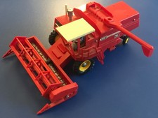 Britains Farm / 9570 Massey Ferguson 760 Combine Harvester