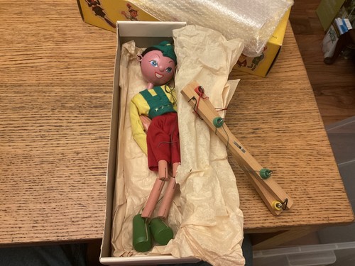 Pelham puppets marionette - pelham,