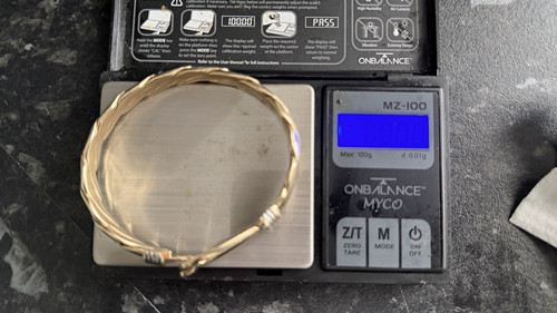 9ct gold gucci bangel - 9ct,