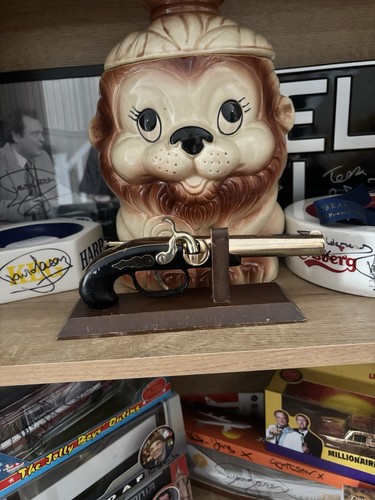 Only fools and horses gun - and,