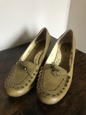 Olive Green Leather Kitten Heel Loafer Shoes size 38 5 Tom Tailor