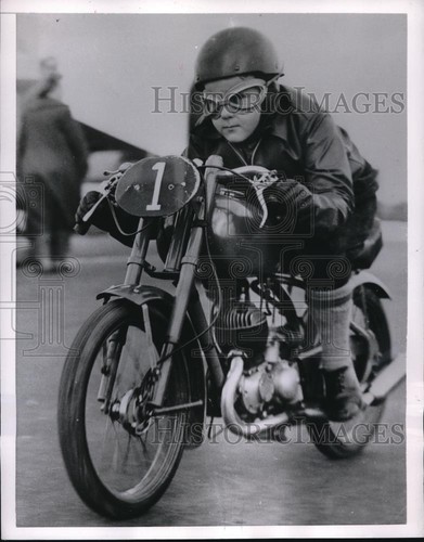 1954 press photo - photo, nine