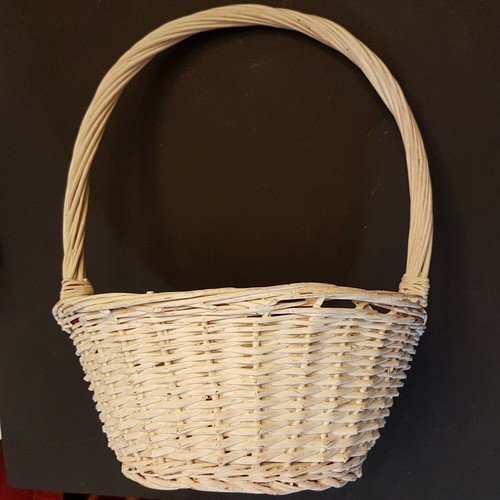 White wicker basket vtg - wicker, x