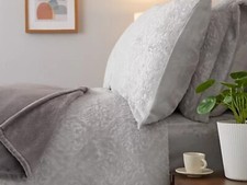 Cozee Home Embosed Velvetsoft 7 Piece Compleat Bedding, White/Grey, SINGLE, BNIP