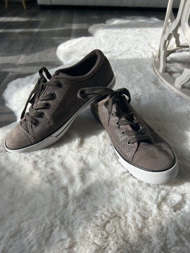 Guess women sneakers size - women,
