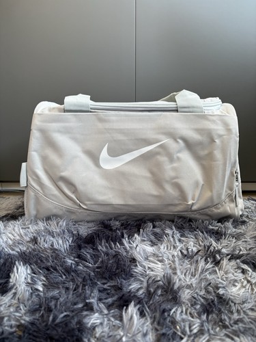 Light grey nike duffle gym - nike,
