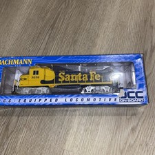Bachmann Santa FE Diesel Locomotive Model HO Scale 3232