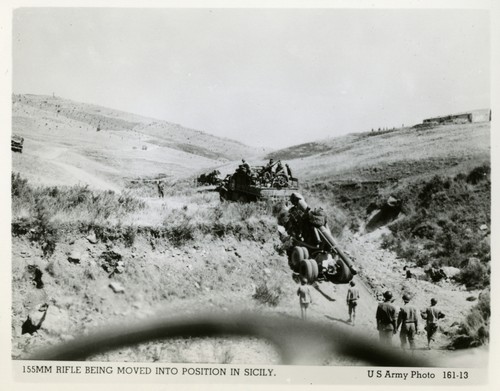 Army truck towing 155 - , mm
