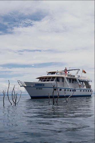 669086 zimbabwe cabin cruiser - cabin,
