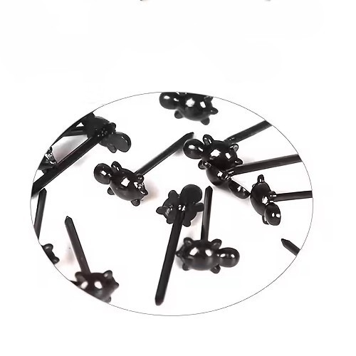 Tiny black turtles ear studs - tiny,