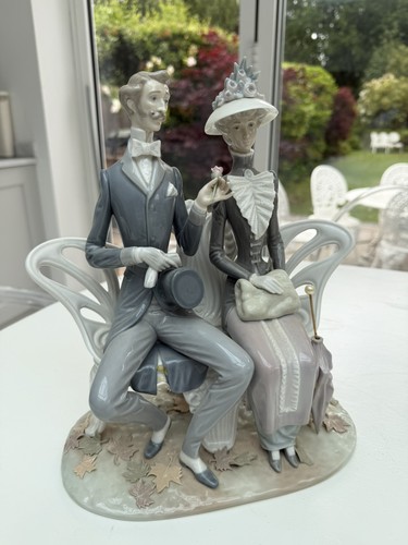 Lladro lovers the park - in,