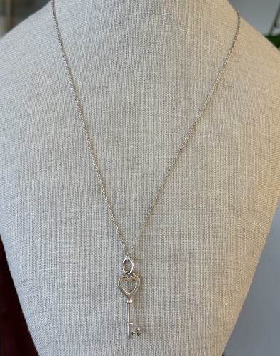 Tiffany open heart key - open,