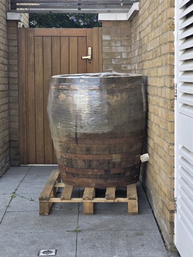 Oak barrell whisky - barrell, top