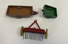 VINTAGE DINKY FARM ACCESSORIES