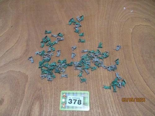 Plastic toy soldiers 72 - plastic,