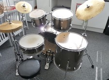 Pearl Roadshow drum kit -