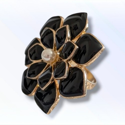 Black enamel floral pearl - black,