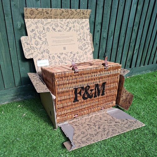 Fortnum mason m - &,