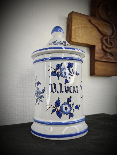 Lucat blue and white - b.,