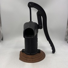 VINTAGE GARDEN WATER WELL