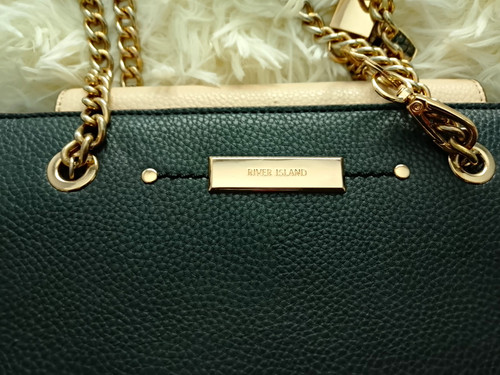River island green pebbled - river,