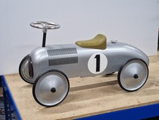 Great Gizmos Ride-On Race Car