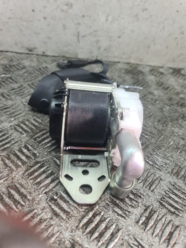 Toyota estima seat belt - seat,