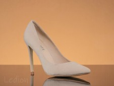 New Essex Glam nude court