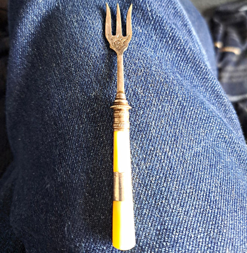 Tine engraved fork antique - 3-tine,