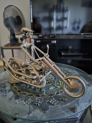 Handmade figure metal - on,