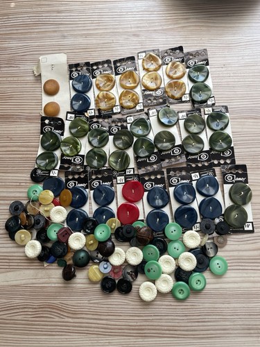 Job lot vintage buttons - job,