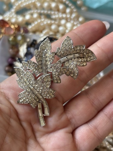 Trifari brooch leave - trifari,