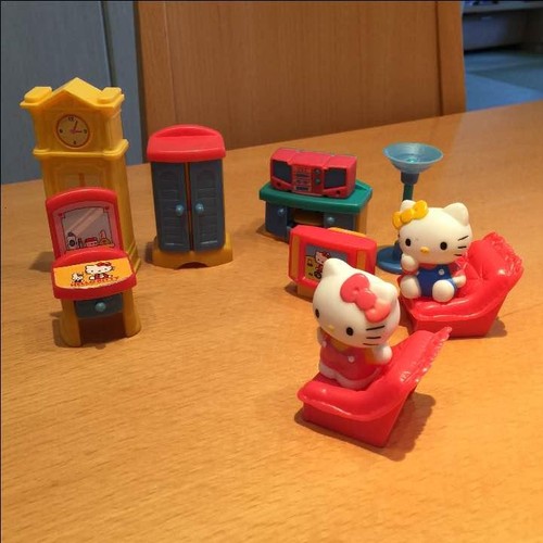 Hello kitty dollhouse - hello,