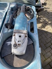 MAKITA  240v Angle grinder 9"