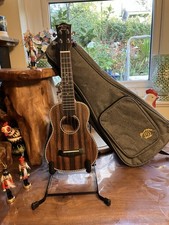 Snail UkS-220 Ebony Soprano Ukulele with Gig Bag