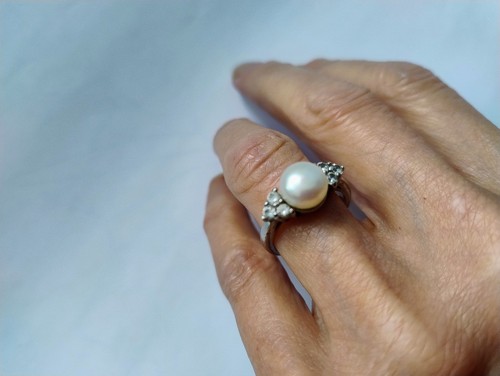 Freshwater white pearl - white,