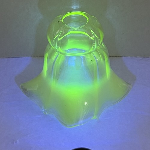 Antique vaseline uranium glass - vaseline,