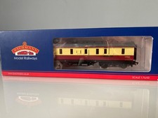 Bachmann ex-LMS Stanier 50ft parcels van in blood & custard. Good condition.