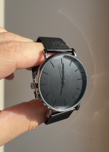 Black watch with - , mesh