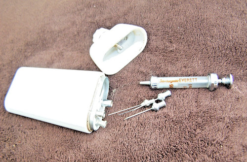 Vintage c1955 everett - c1955, syringe