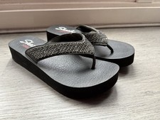 Skechers Yoga Foam Women’s Black Toe Post Wedge Sandals Flip Flop - Size UK 5