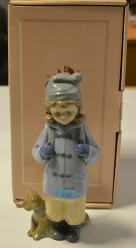 Lladro nao 01038 girl - girl, walking