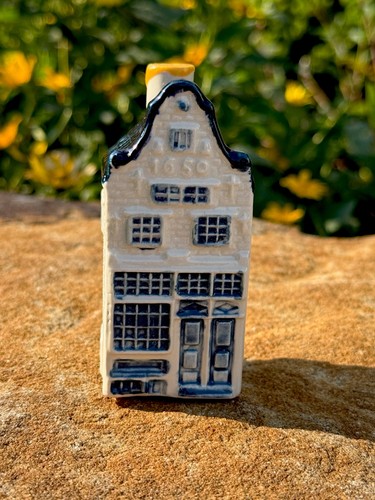 Klm delft blue canal house - delft,