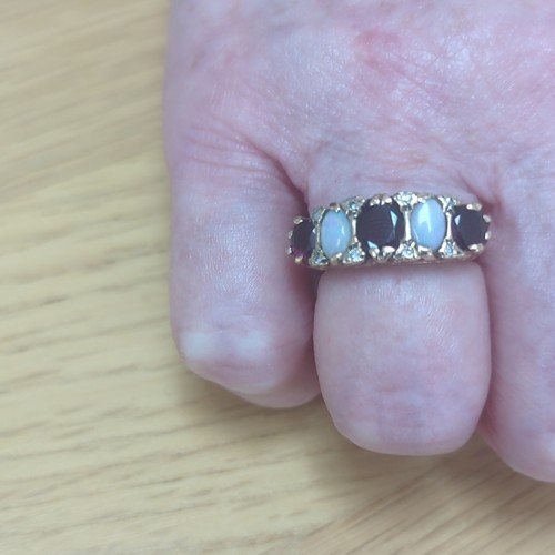 9ct yellow gold garnet opal - 9ct,