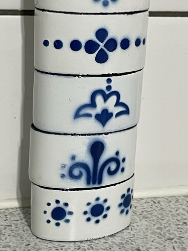 Blue white enamel - &,