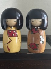 Vintage Japanese Kokeshi Doll Pair – Signed In’etsu Sosaku Camellia Japan