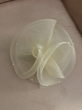 Quiz cream wedding fasinator