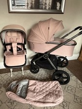 Venicci Tinum Upline-  Mist Rose (pink) with matching footmuff. Pram/Travel Syst