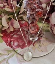 STELLA & DOT delicate Silver Tone chain & pendant & Mother of Pearl inset