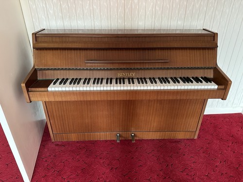 Piano upright low - upright,
